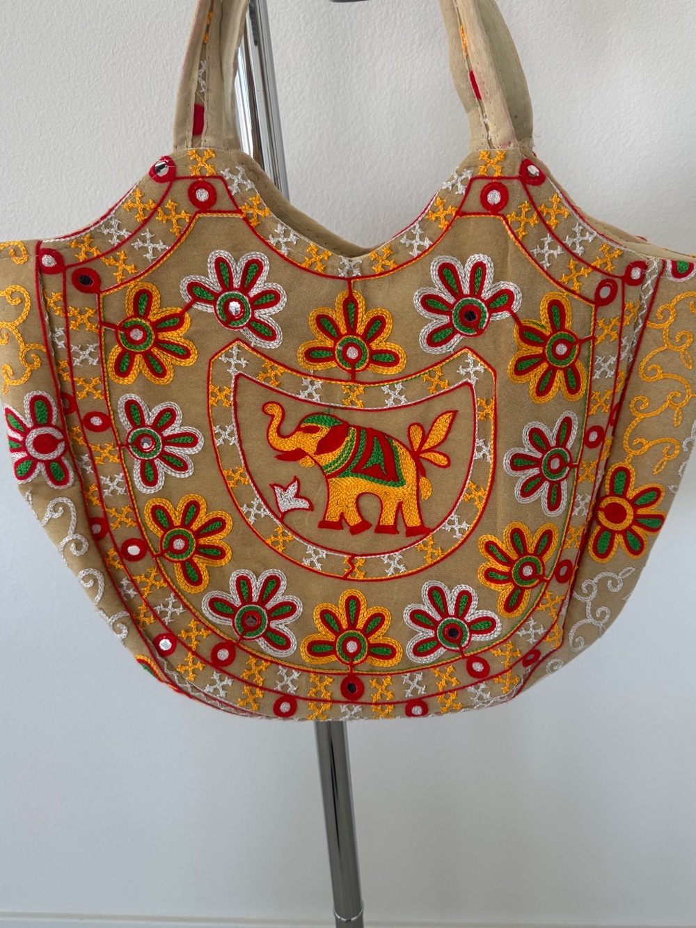Handcrafted Embroidered Tan/Multi Tote Bag with Flowers & Elephant Motif, New - Picture 3 of 6